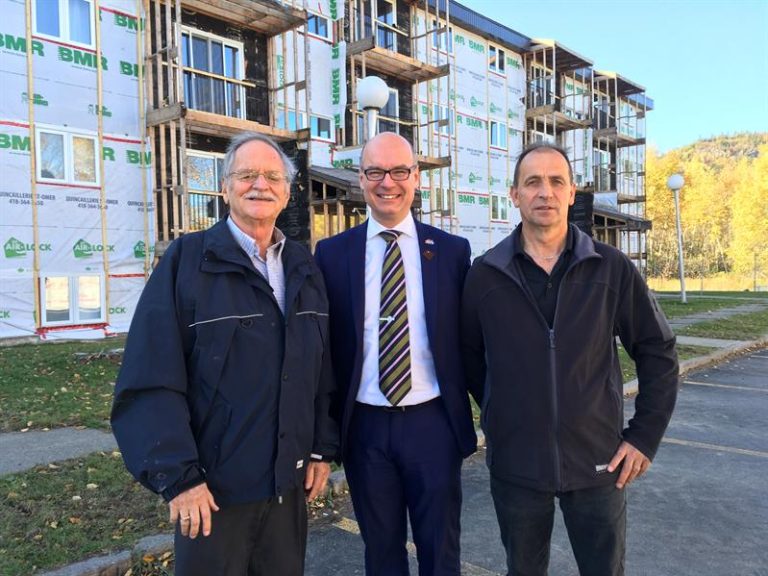 Rénovation de logements sociaux à PointeàlaCroix CIEUFM 94,9