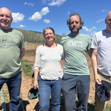 Denis Richard, Mélanie Rousseau, Nicolas Audet et Sylvain Arbour se sont réunis pour lancer la saison agricole Photo: Julie Drapeau
