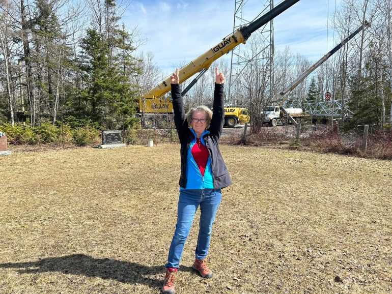 Pâquerette Poirier crie presque victoire Photo: Facebook municipalité de Saint-Elzéar